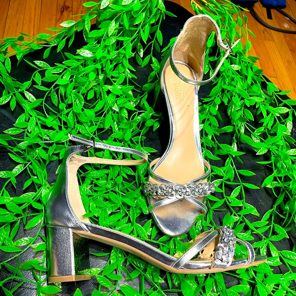 Badgley Mischka Giona Jewel Crystal Rhinestone Embellish Chunky Block Sandals 8